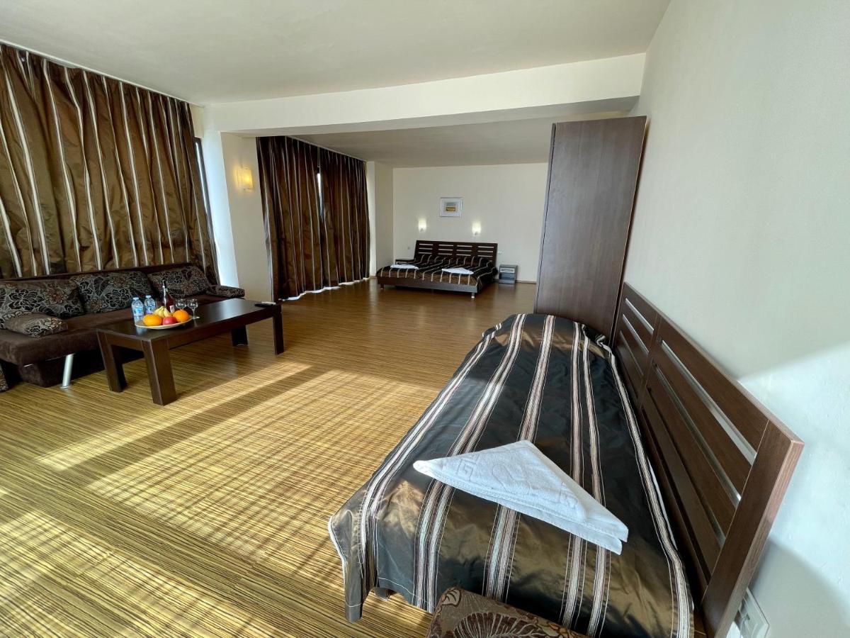 At The American'S Hotel Pomorie Exterior foto
